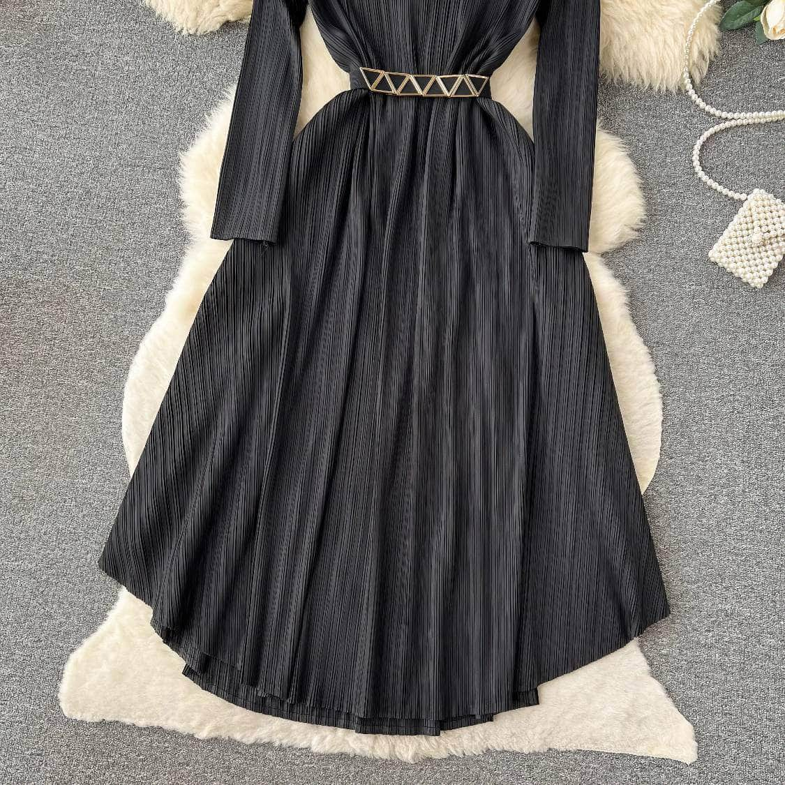 Round Neck Long Sleeves Pleated Maxi Dress MAX SIZE / Black