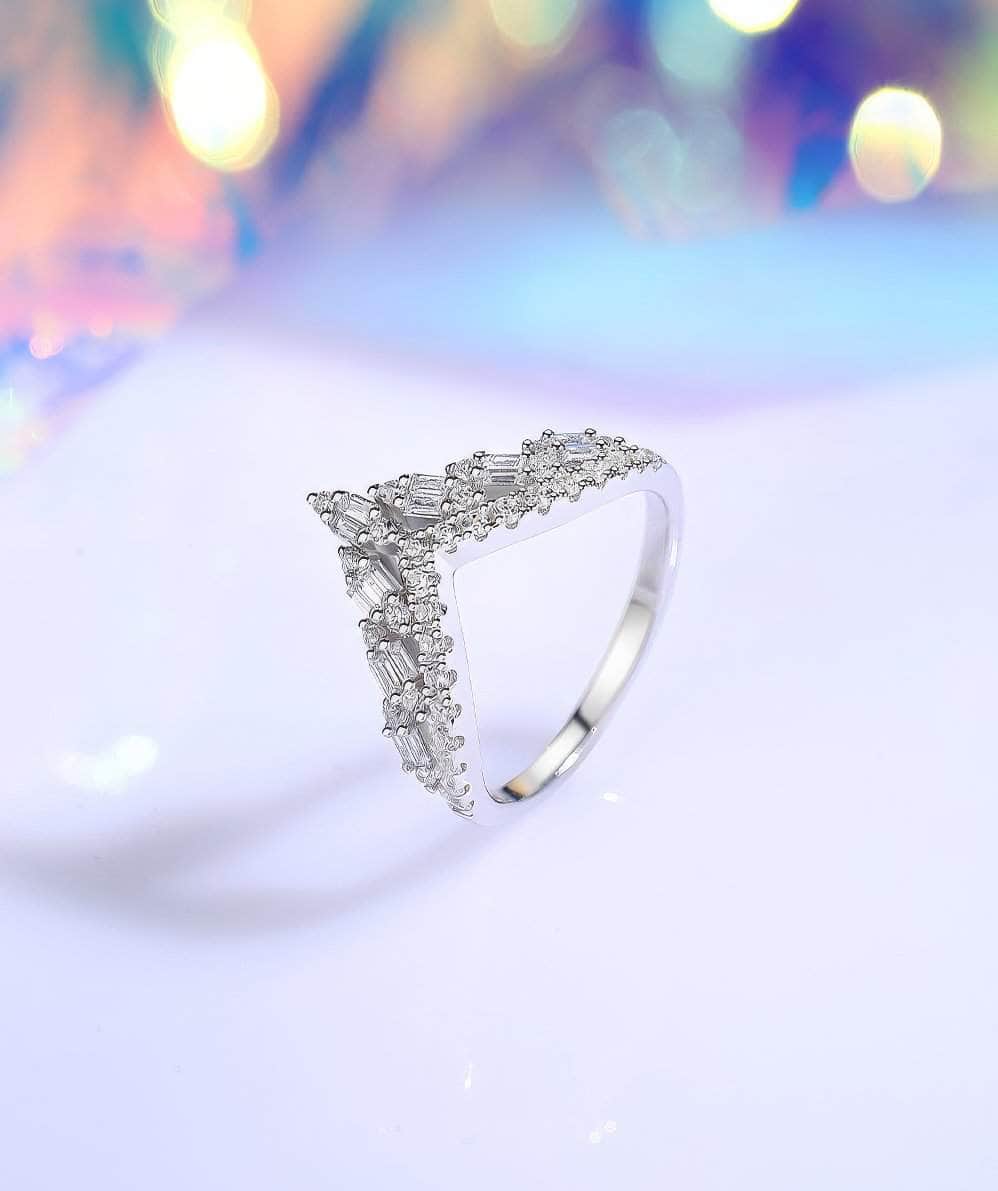 S925 Sterling Silver Curved V-Shape Lab Diamond Band Ring