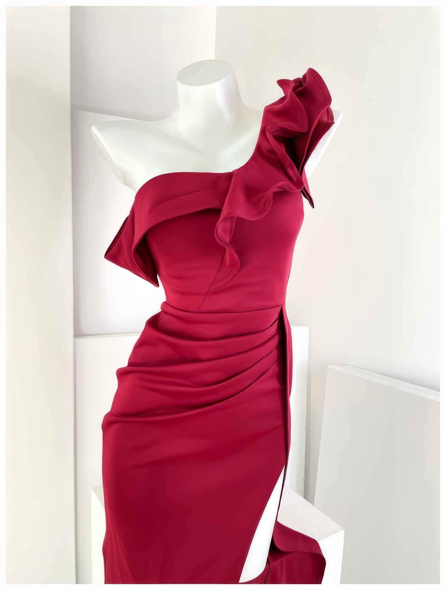 Side-Slit Ruffled One-Shoulder Mermaid Dress S / Crimson