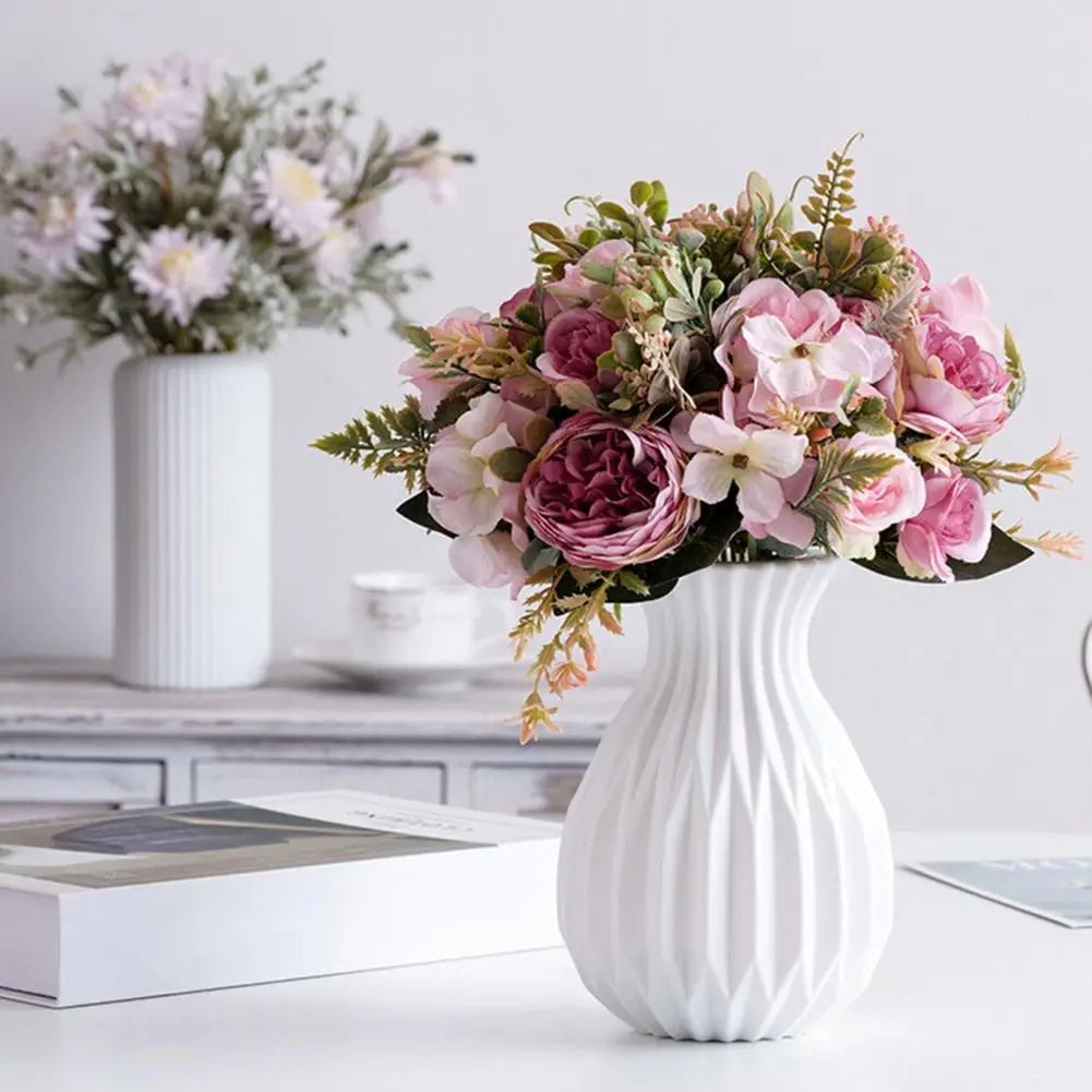 Simple Ornamental Flower Vase Centerpiece for Dining Room