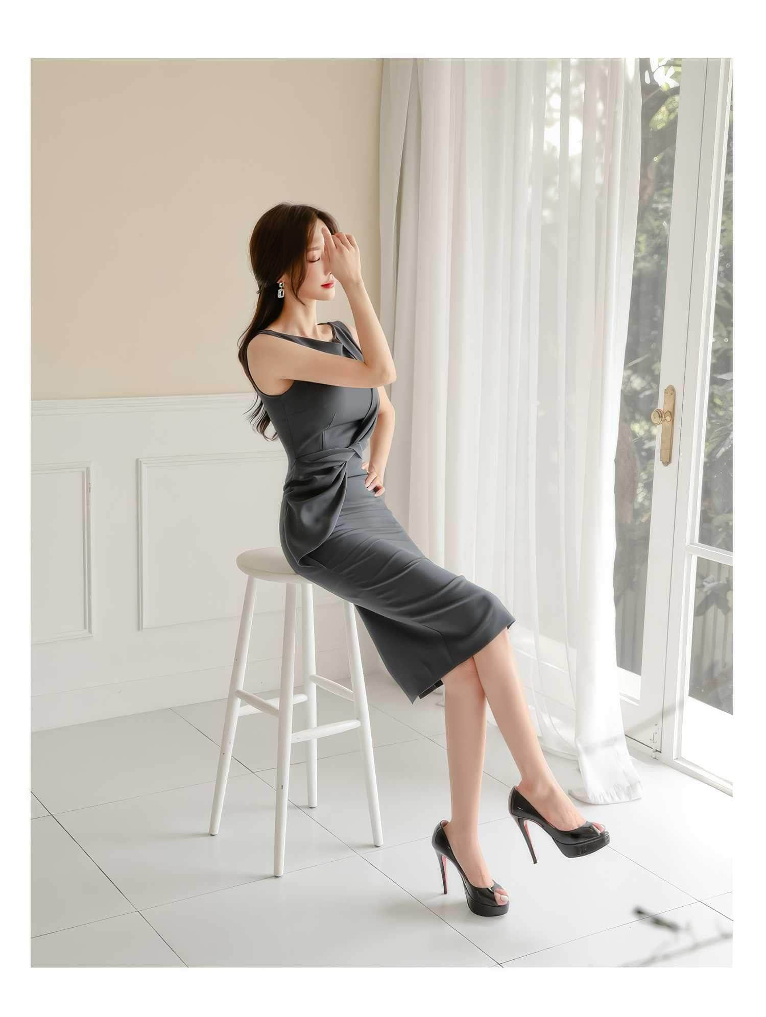 Sleeveless Knot Detail Slim Fit Dress