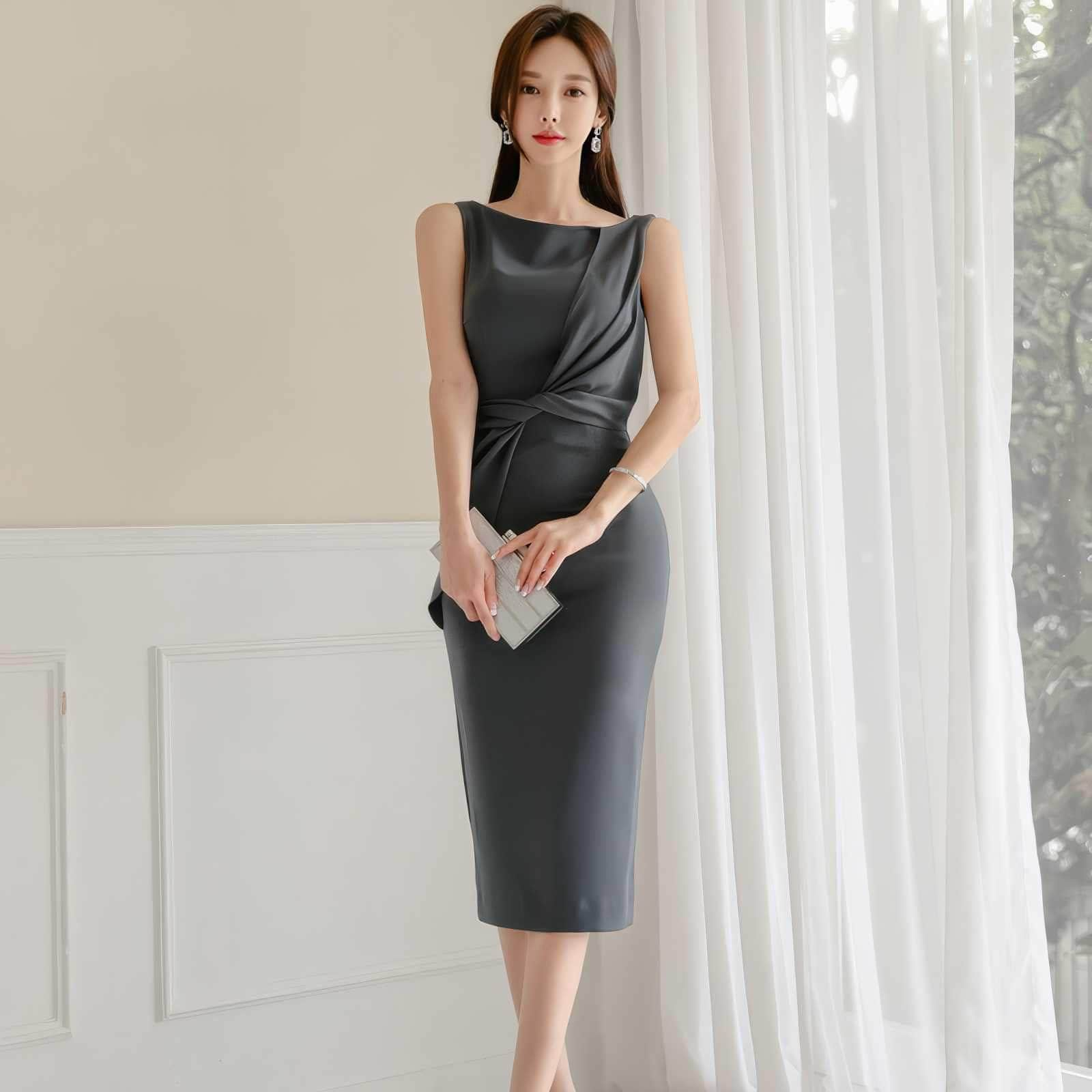 Sleeveless Knot Detail Slim Fit Dress