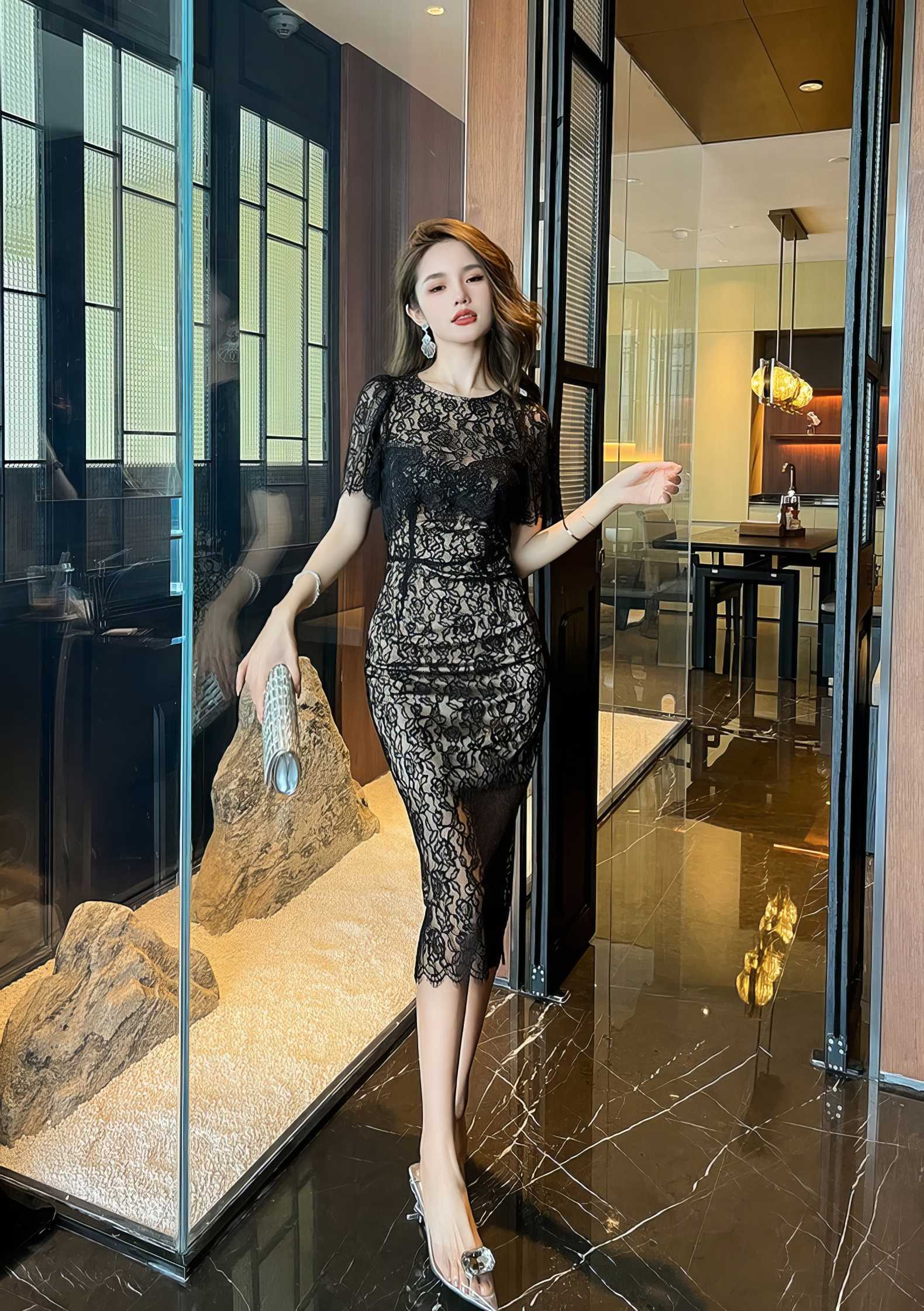 Slim Fit Lace Detailed Midi Dress