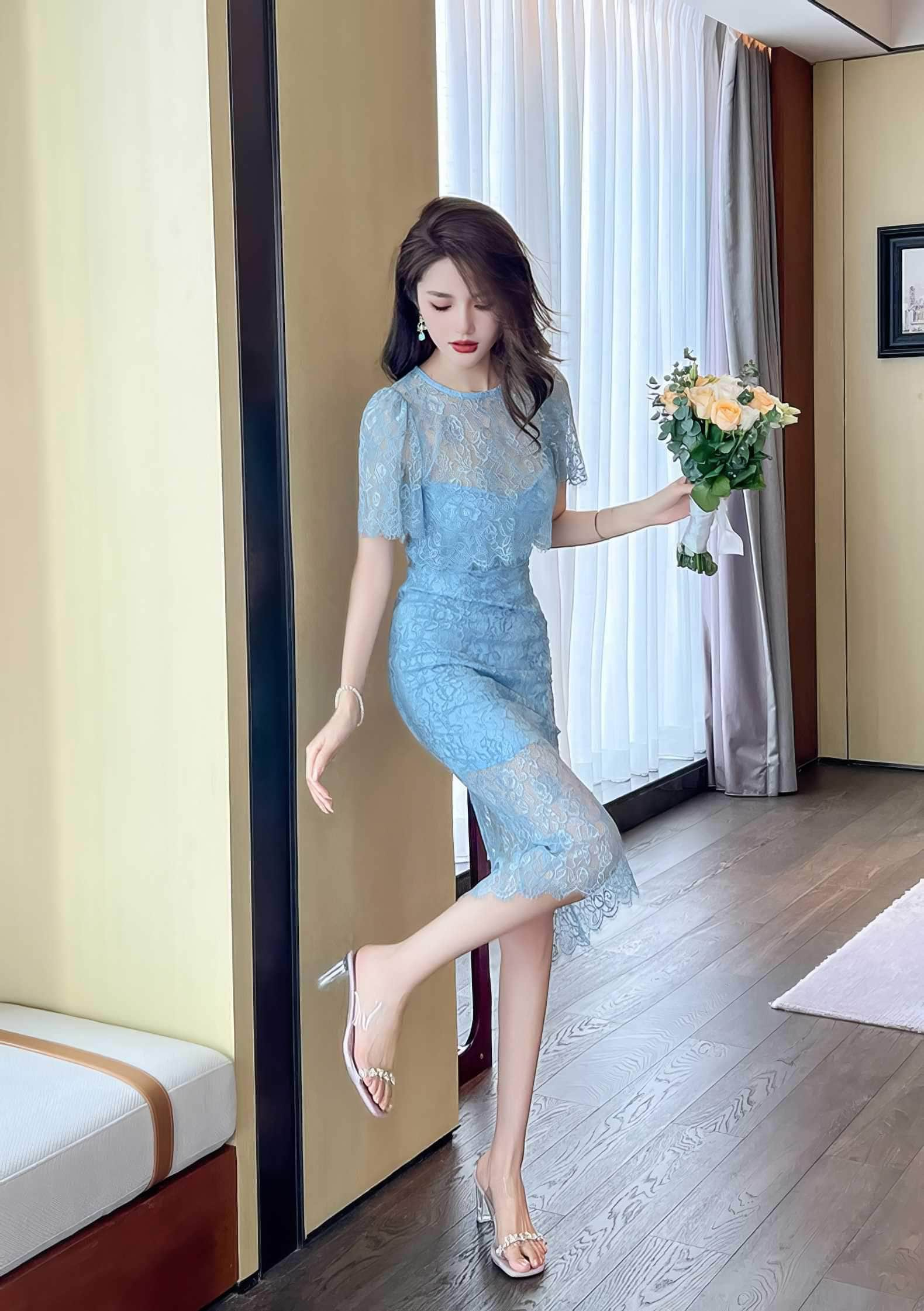 Slim Fit Lace Detailed Midi Dress