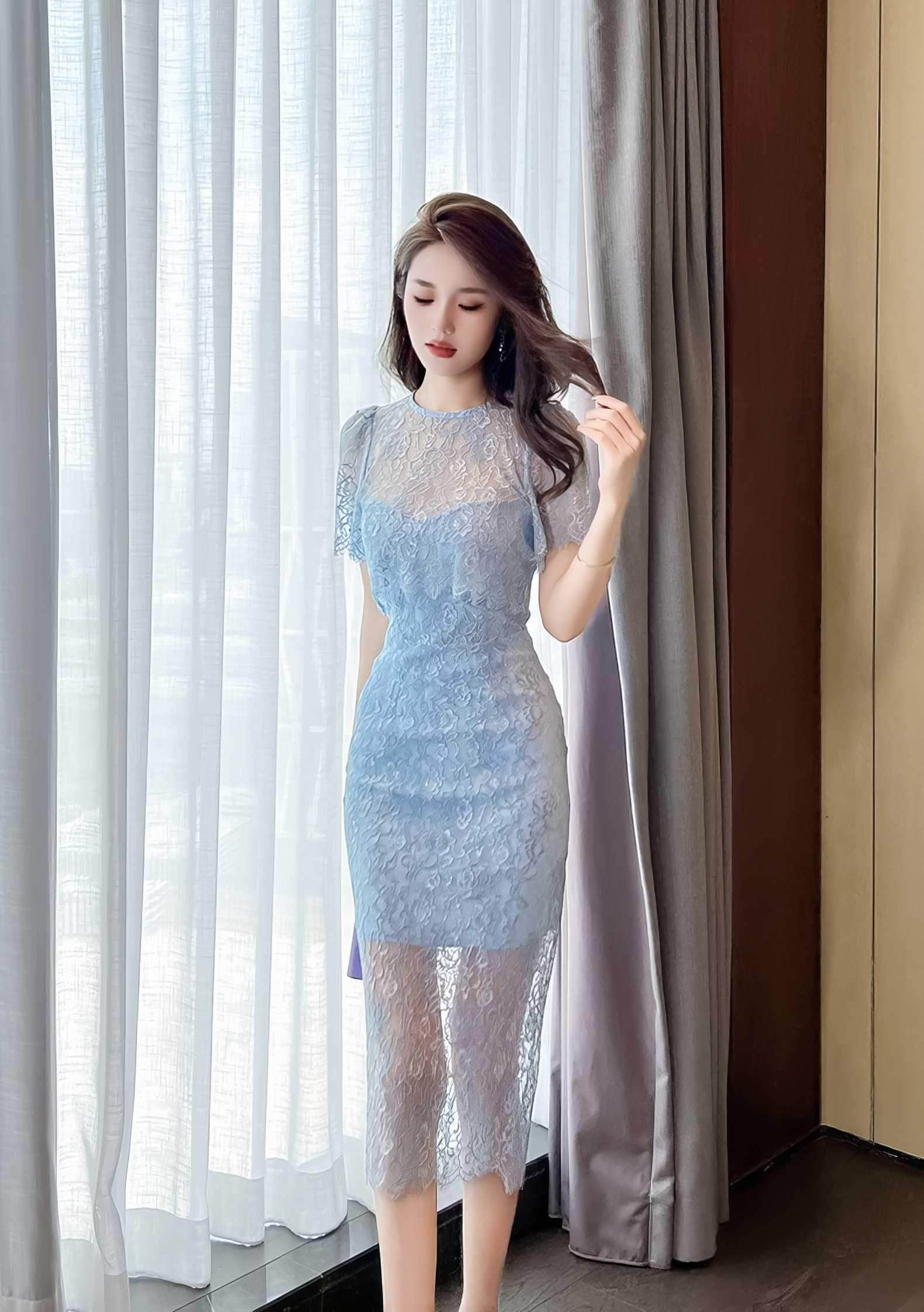 Slim Fit Lace Detailed Midi Dress