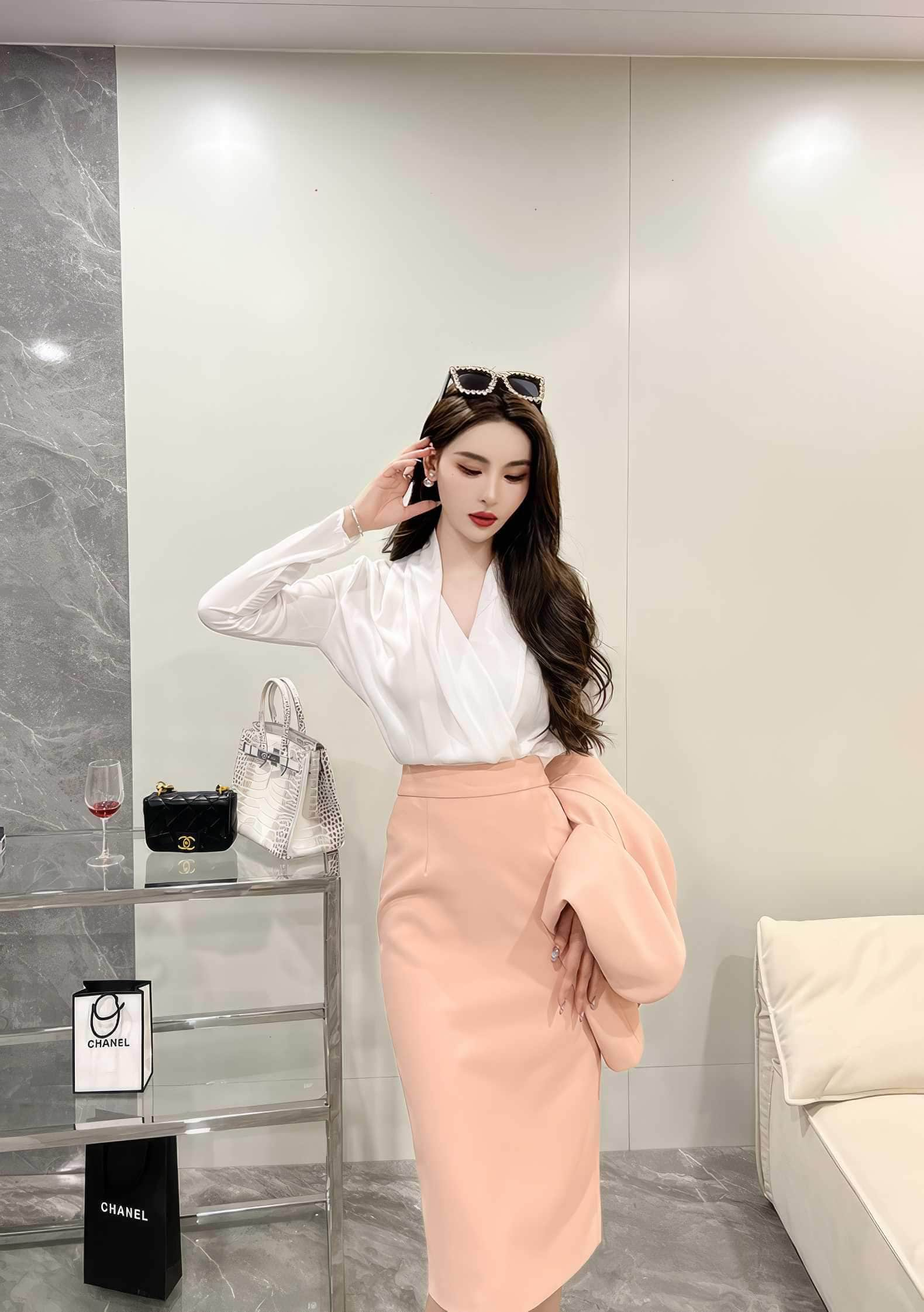 Solid Color Pleated Long Sleeve Blouse