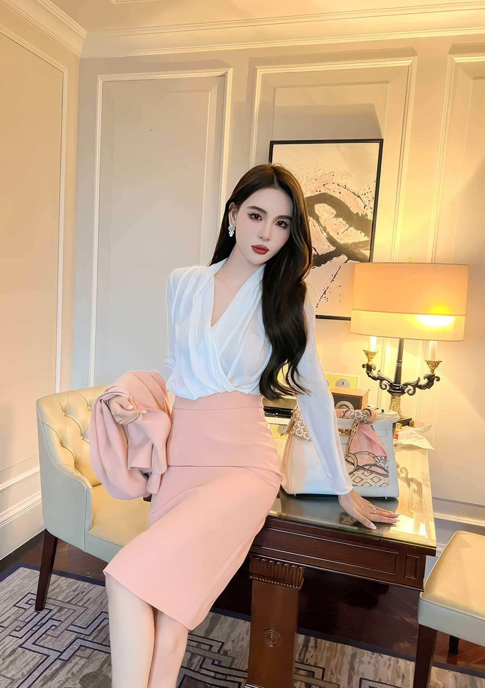 Solid Color Pleated Long Sleeve Blouse