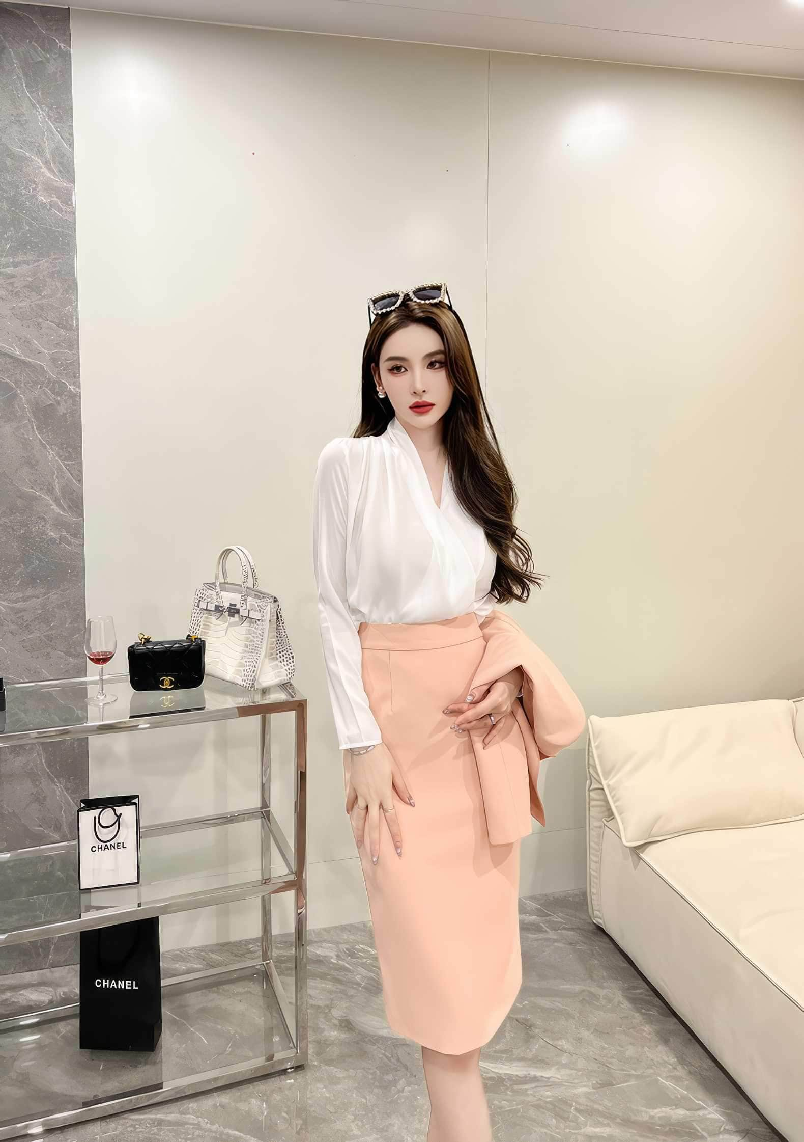 Solid Color Pleated Long Sleeve Blouse