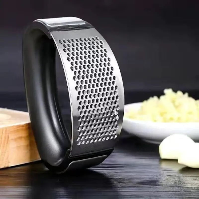 Stainless Steel Garlic Press: Manual Crusher and Mincer - Kitchen Gadget for Chopping Garlic, Fruit, and Vegetables Garlic Press