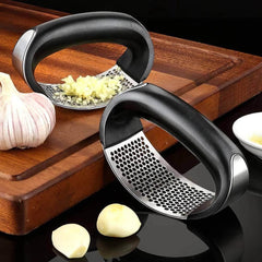 Stainless Steel Garlic Press: Manual Crusher and Mincer - Kitchen Gadget for Chopping Garlic, Fruit, and Vegetables Garlic Press