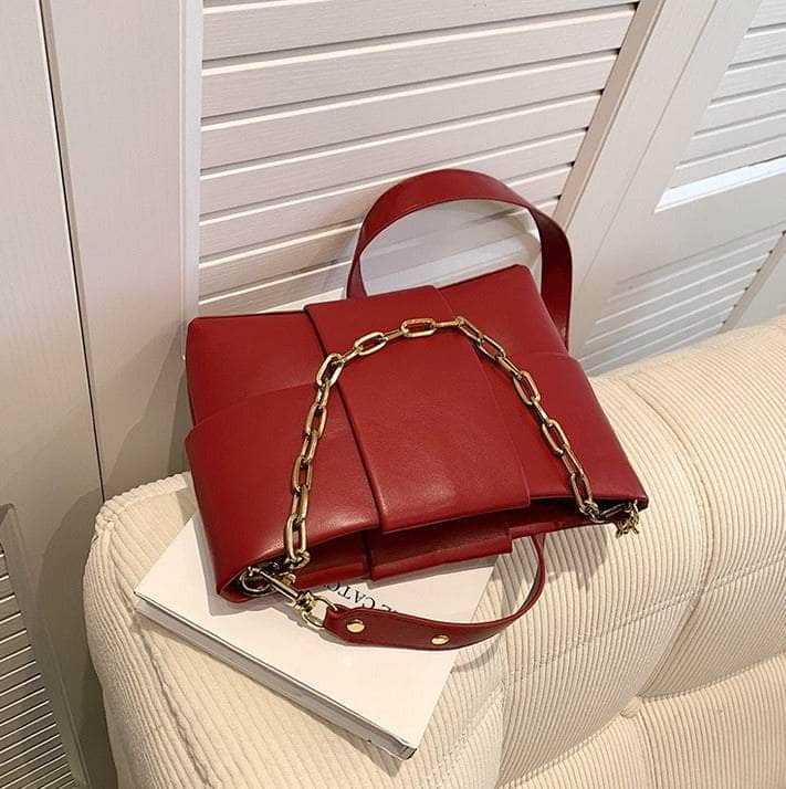 Stylish Crossbody Bag With Chain Shoulder Strap