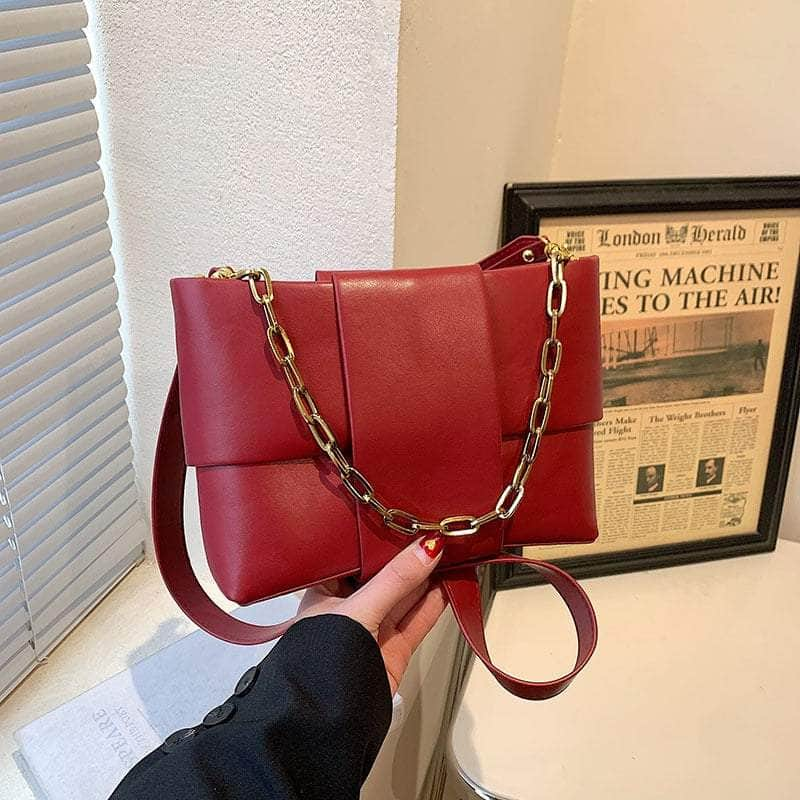 Stylish Crossbody Bag With Chain Shoulder Strap