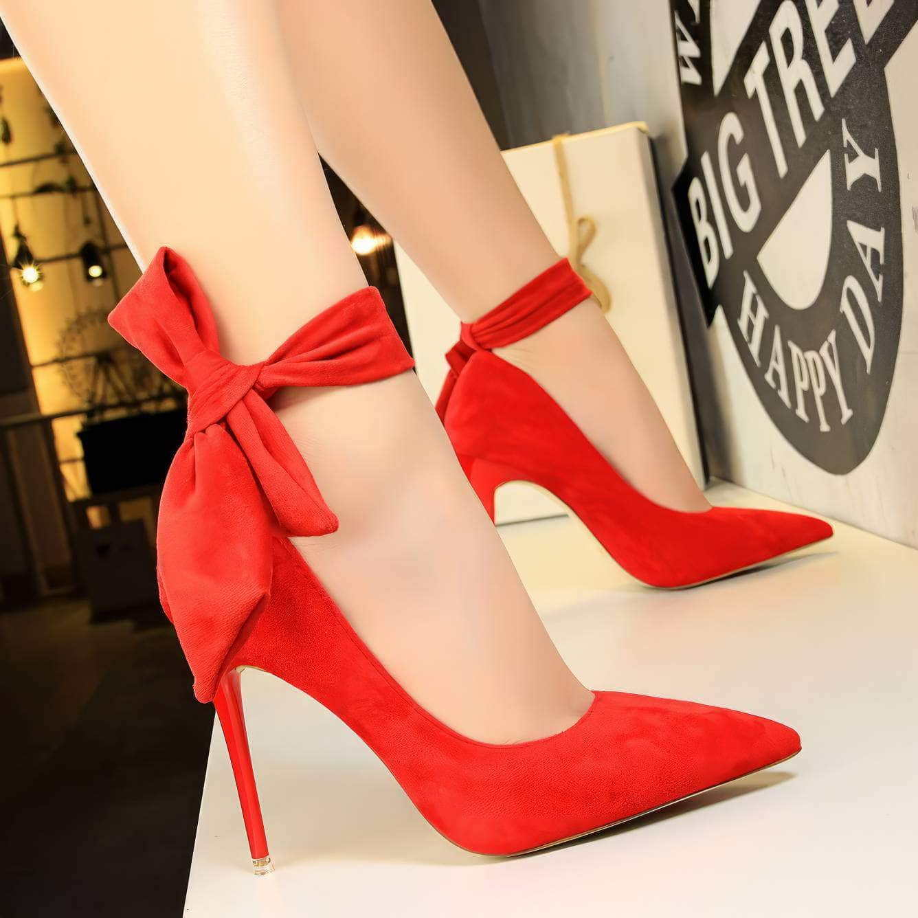 Suede Pointy Toe Bow Knot Detail Court Heels EU 33 / Red / 10.5CM