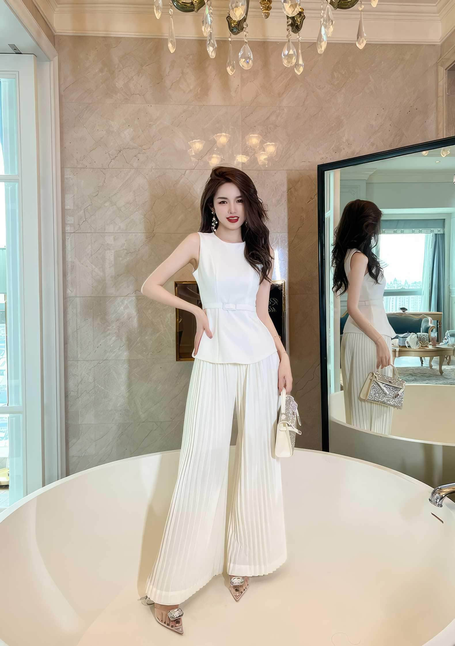 Two-Piece Sleeveless Pleated Wide-Leg Pants