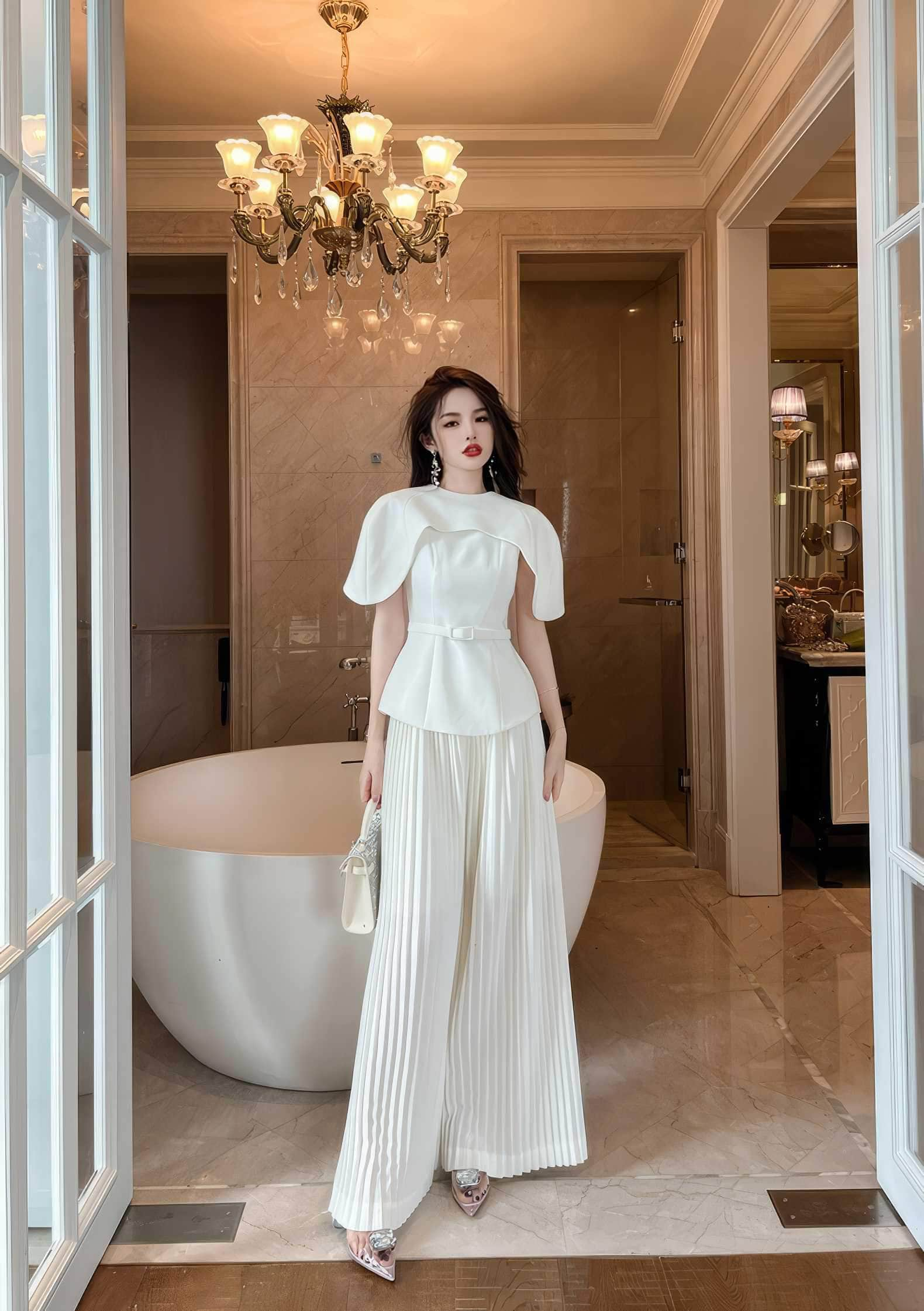 Two-Piece Sleeveless Pleated Wide-Leg Pants