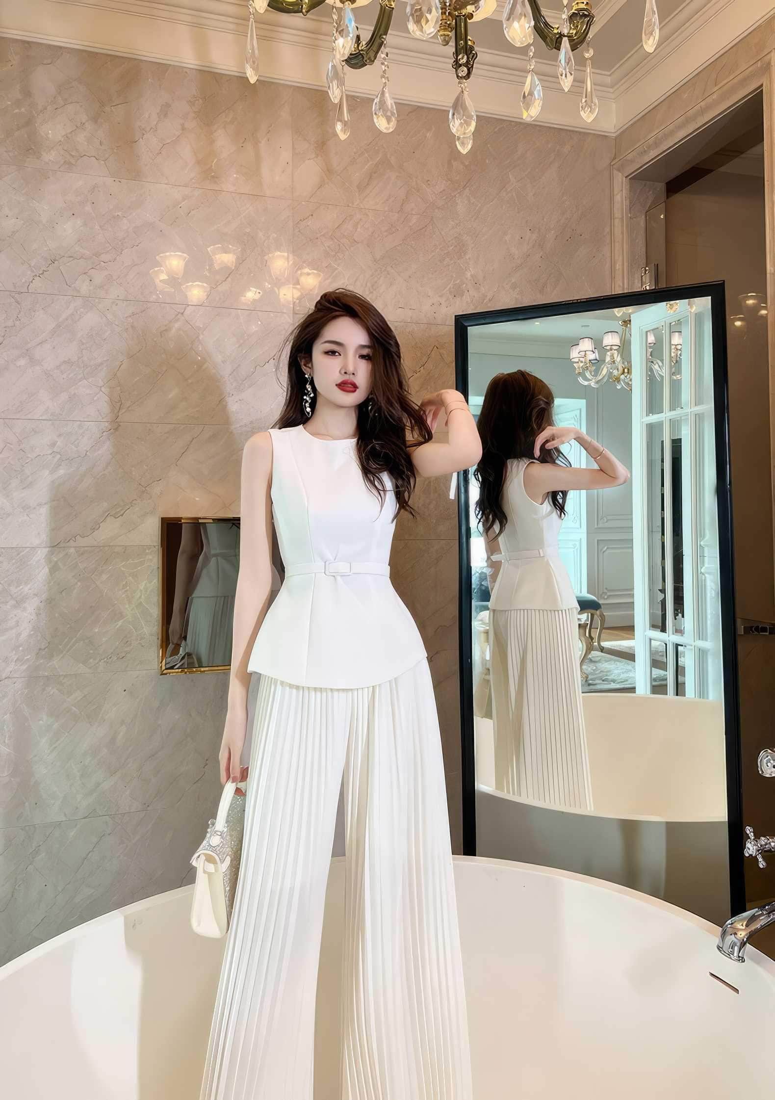 Two-Piece Sleeveless Pleated Wide-Leg Pants