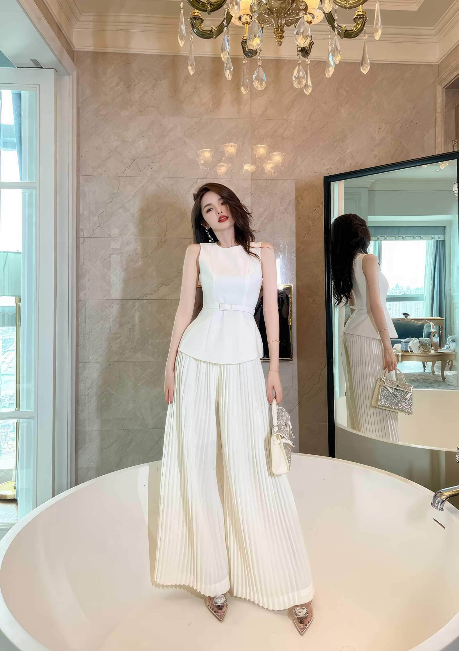 Two-Piece Sleeveless Pleated Wide-Leg Pants S / White