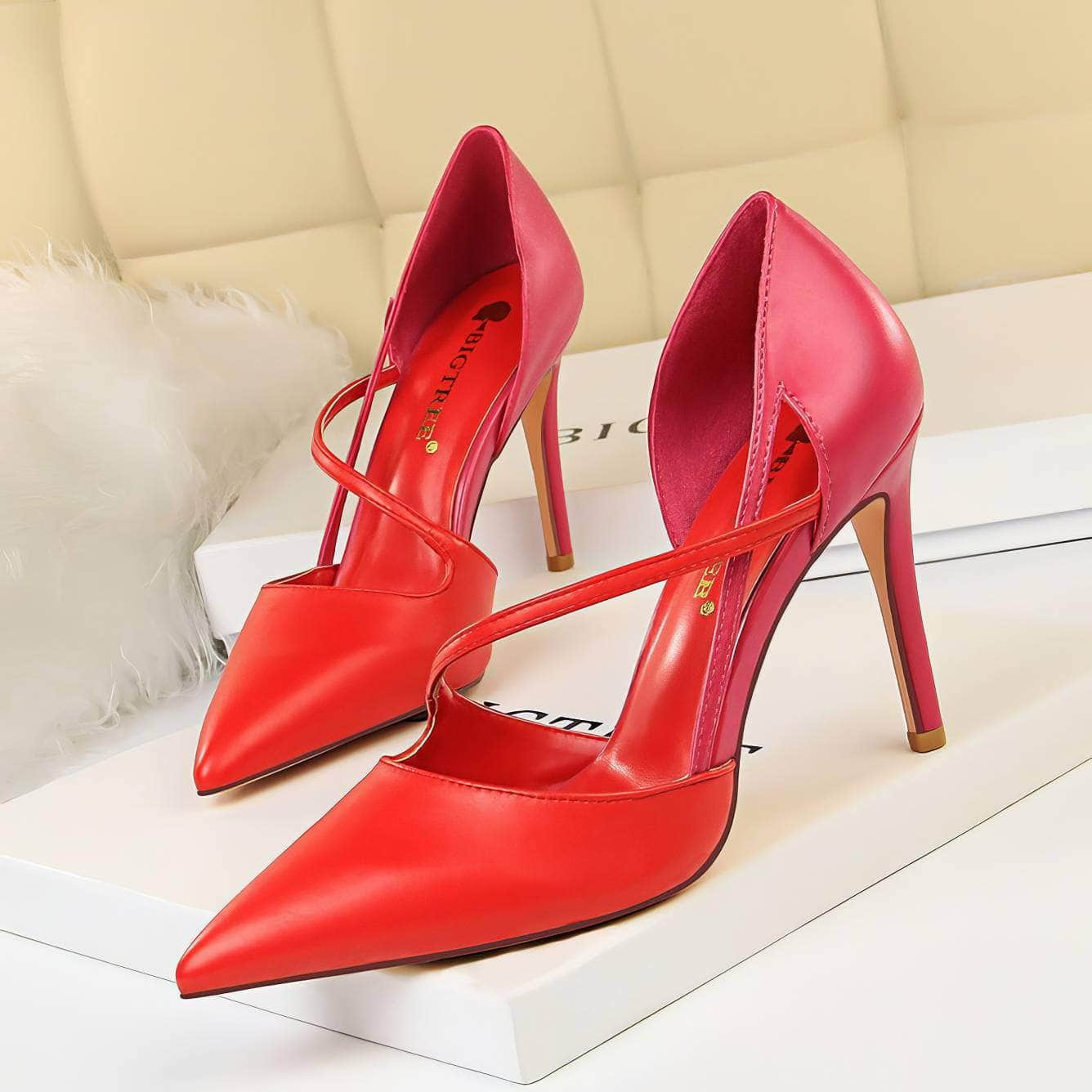 Two-Toned Side Strap Court Heels EU 33 / Red / 9.5CM