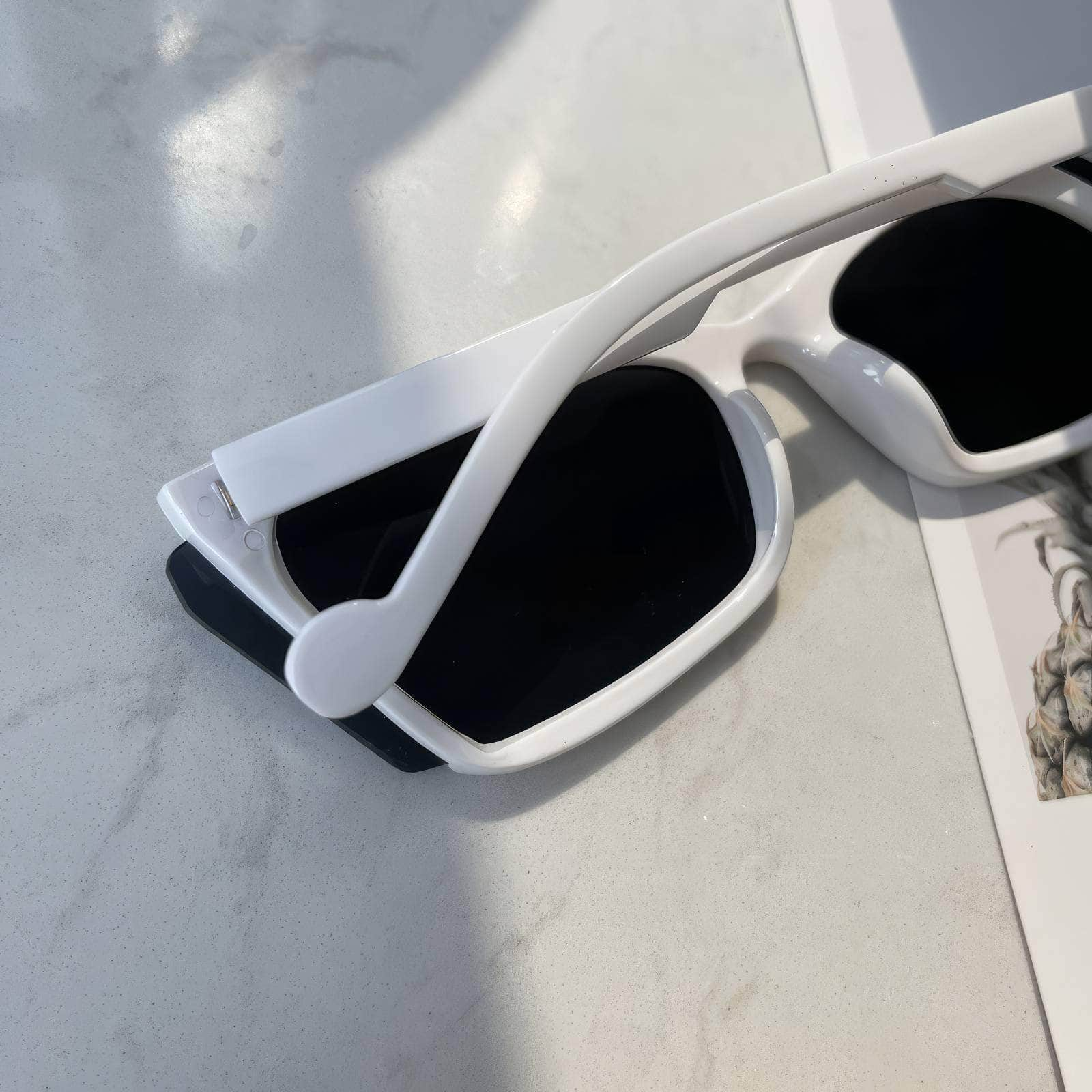 Unique Sleek Frame Sunglasses