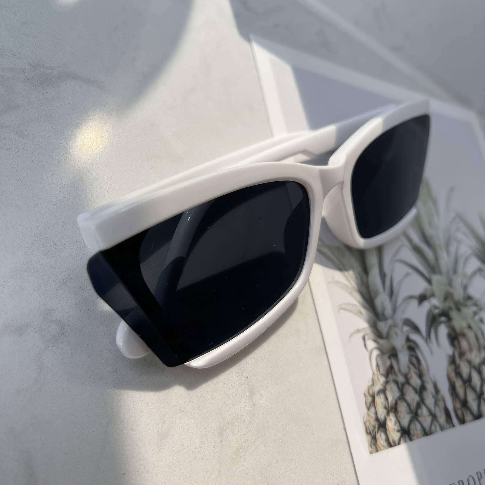 Unique Sleek Frame Sunglasses